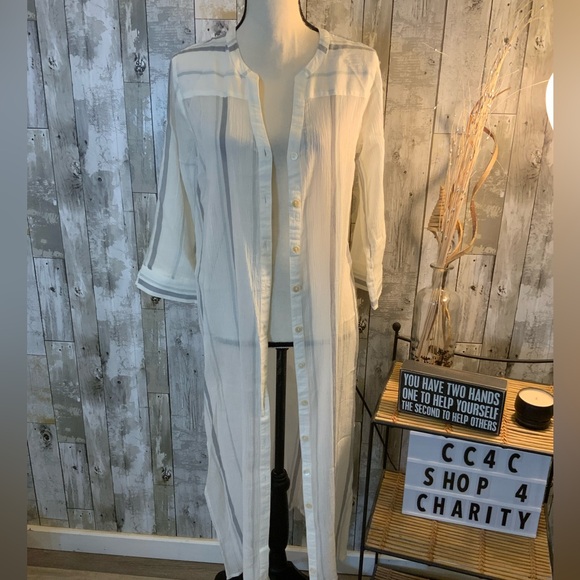 Garnet Hill long sheer button down. Size 2 - Picture 1 of 6